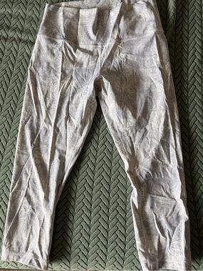 lululemon athletica Light Gray and white High rise 21” Crop Leggings